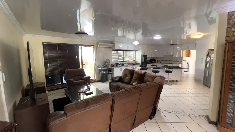 4 Bedroom Property for Sale in Langenhovenpark Free State